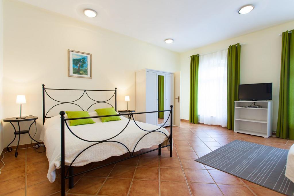 Apartments Garden Motovun Rum bild